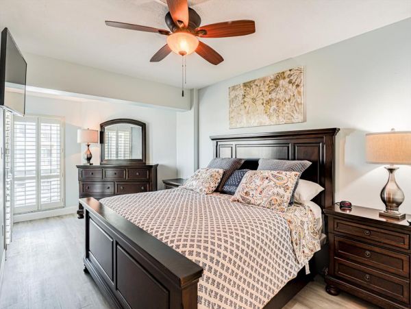 Beautiful 2 Bedroom Vacation Condo with Intracoastal Waterway View