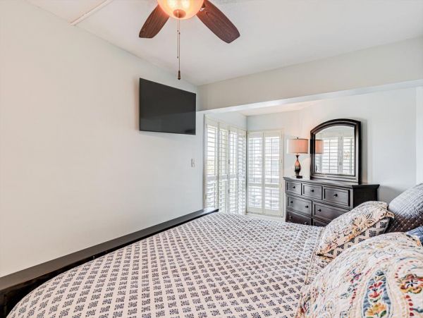 Beautiful 2 Bedroom Vacation Condo with Intracoastal Waterway View