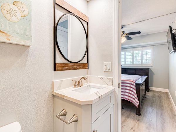 Beautiful 2 Bedroom Vacation Condo with Intracoastal Waterway View
