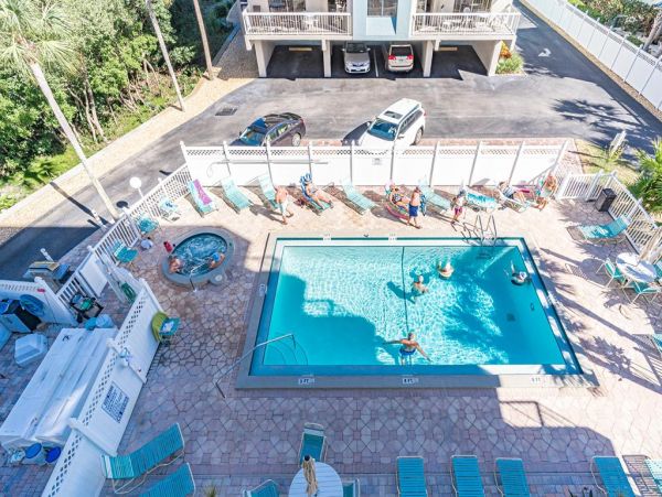 Beautiful 2 Bedroom Vacation Condo with Intracoastal Waterway View