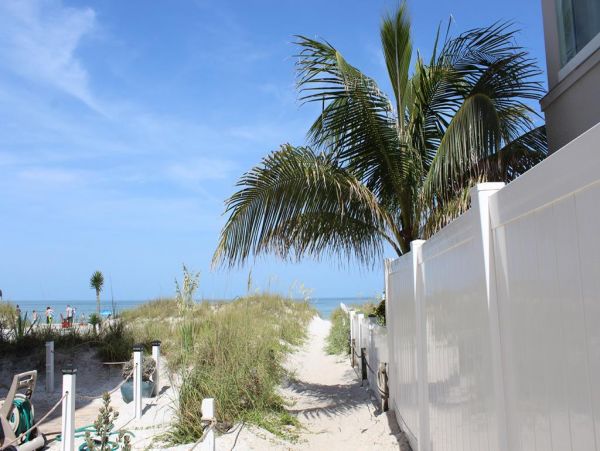 Beautiful 2 Bedroom Vacation Condo with Intracoastal Waterway View