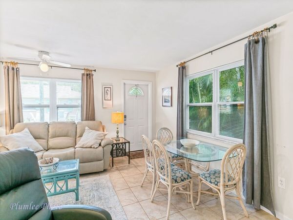 Indian Rocks Vacation Condo Two Bedroom Walk to Beach