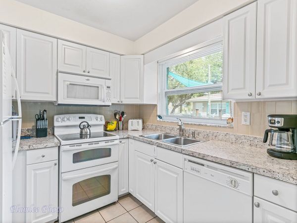 Indian Rocks Vacation Condo Two Bedroom Walk to Beach