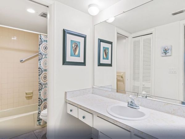 Indian Rocks Vacation Condo Two Bedroom Walk to Beach