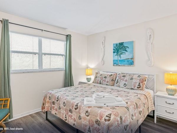 Indian Rocks Vacation Condo Two Bedroom Walk to Beach