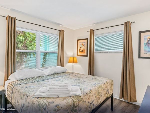 Indian Rocks Vacation Condo Two Bedroom Walk to Beach