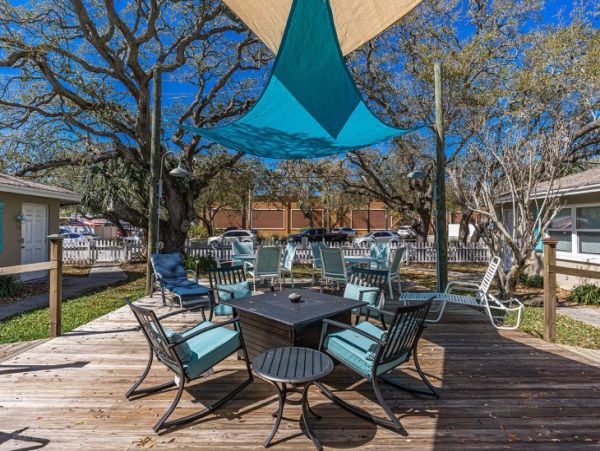 Indian Rocks Vacation Condo Two Bedroom Walk to Beach