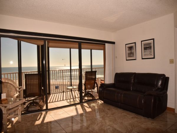 BEACHFRONT 3 BEDROOM WITH AMAZING VIEWS!