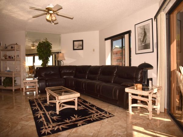 BEACHFRONT 3 BEDROOM WITH AMAZING VIEWS!