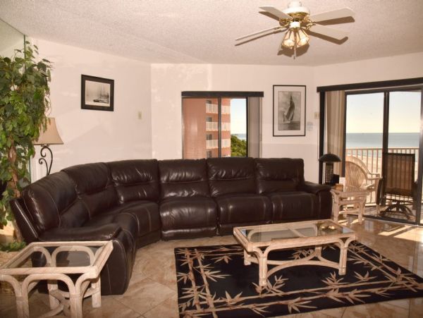 BEACHFRONT 3 BEDROOM WITH AMAZING VIEWS!