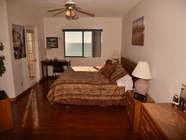 BEACHFRONT 3 BEDROOM WITH AMAZING VIEWS!