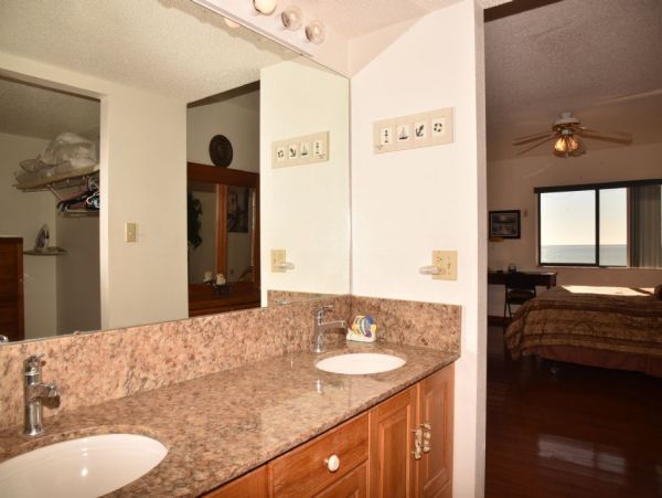 BEACHFRONT 3 BEDROOM WITH AMAZING VIEWS!