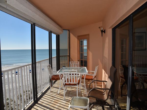 BEACHFRONT 3 BEDROOM WITH AMAZING VIEWS!