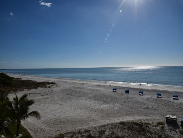 BEACHFRONT 3 BEDROOM WITH AMAZING VIEWS!