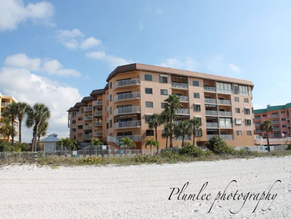 BEACHFRONT 3 BEDROOM WITH AMAZING VIEWS!