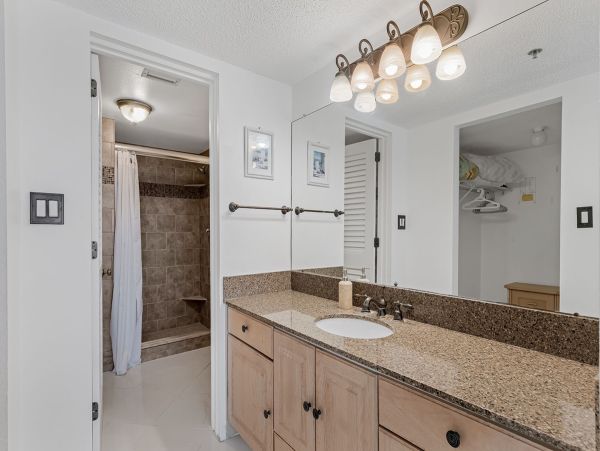 Indian Shores Vacation Rental - Florida Gulf Coast Beachfront Condo with Pool