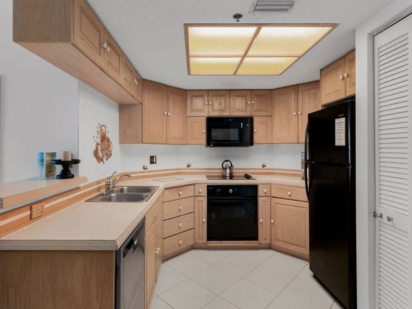 Indian Shores Vacation Rental - Florida Gulf Coast Beachfront Condo with Pool