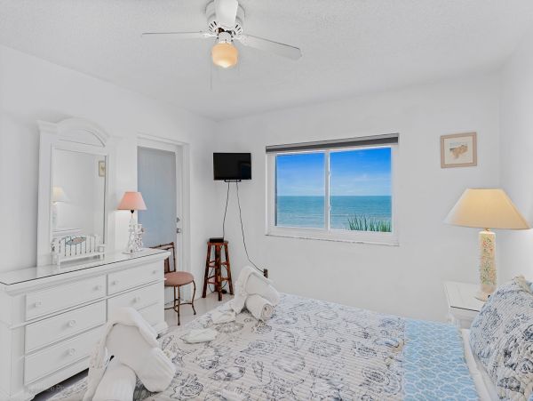 Indian Shores Vacation Rental - Florida Gulf Coast Beachfront Condo with Pool