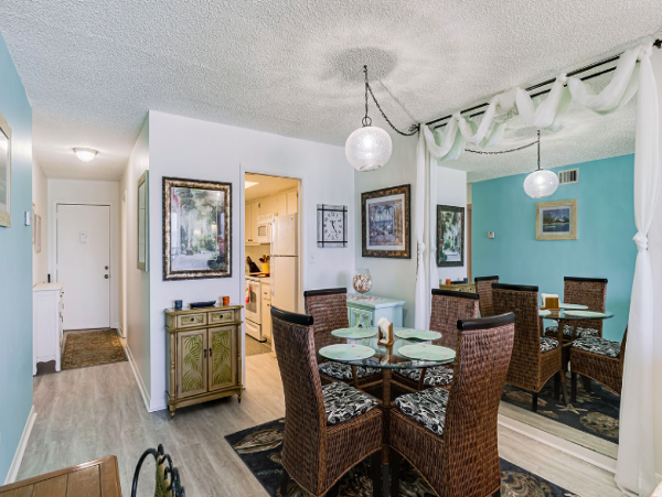 Belleair  Beach Two Bedroom Vacation Condo Sleeps 4 Guests