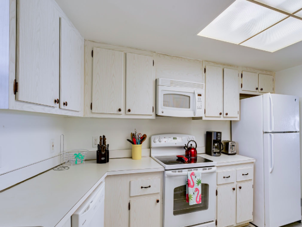 Belleair  Beach Two Bedroom Vacation Condo Sleeps 4 Guests
