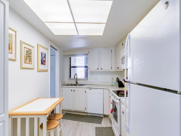 Belleair  Beach Two Bedroom Vacation Condo Sleeps 4 Guests