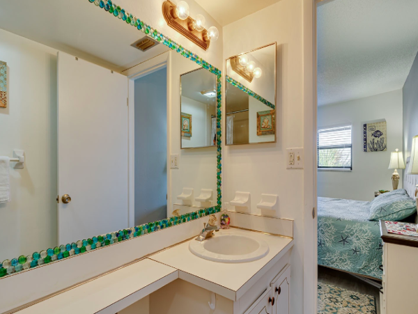 Belleair  Beach Two Bedroom Vacation Condo Sleeps 4 Guests