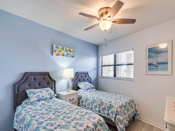Belleair  Beach Two Bedroom Vacation Condo Sleeps 4 Guests