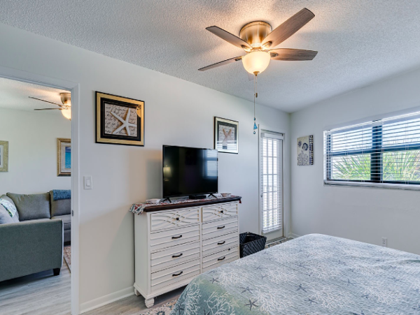 Belleair  Beach Two Bedroom Vacation Condo Sleeps 4 Guests