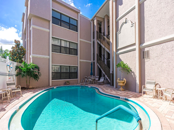Belleair  Beach Two Bedroom Vacation Condo Sleeps 4 Guests