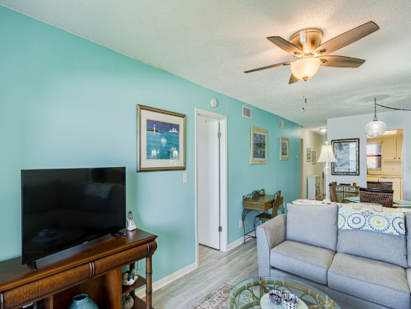 Belleair  Beach Two Bedroom Vacation Condo Sleeps 4 Guests
