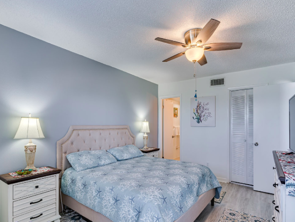 Belleair  Beach Two Bedroom Vacation Condo Sleeps 4 Guests
