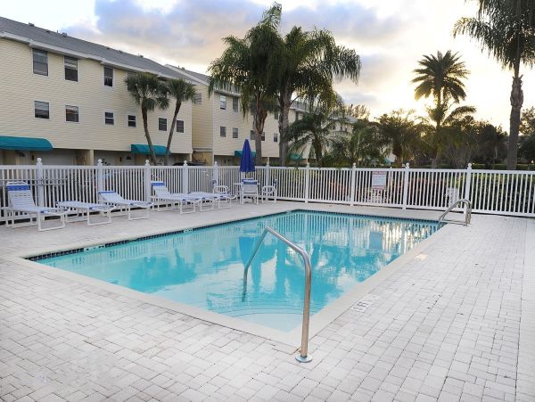 Indian Shores Intracoastal Waterway View 2 Bedroom Condo Short Walk To Beach