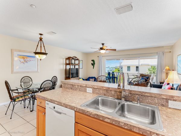 Indian Shores Intracoastal Waterway View 2 Bedroom Condo Short Walk To Beach