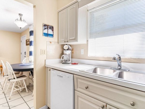 Indian Rocks Vacation Condo Two Bedroom Walk to Beach