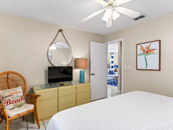 Indian Rocks Vacation Condo Two Bedroom Walk to Beach