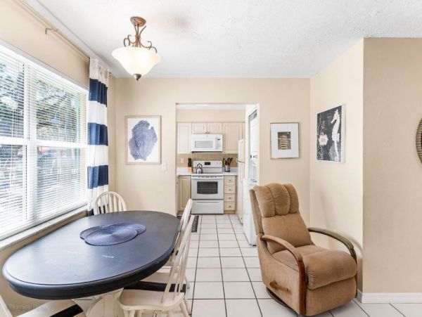 Indian Rocks Vacation Condo Two Bedroom Walk to Beach