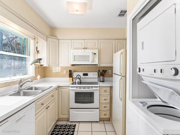 Indian Rocks Vacation Condo Two Bedroom Walk to Beach