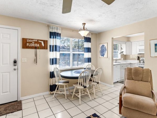 Indian Rocks Vacation Condo Two Bedroom Walk to Beach