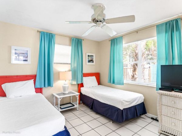 Indian Rocks Vacation Condo Two Bedroom Walk to Beach