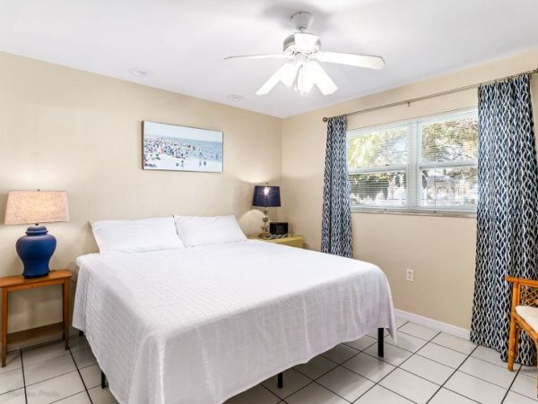 Indian Rocks Vacation Condo Two Bedroom Walk to Beach