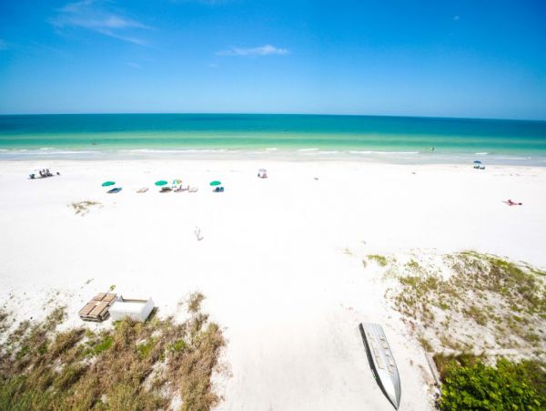 Penthouse Stunning End Unit Full Views of the Beach/Gulf