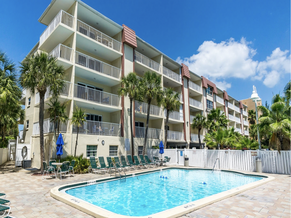 Penthouse Stunning End Unit Full Views of the Beach/Gulf