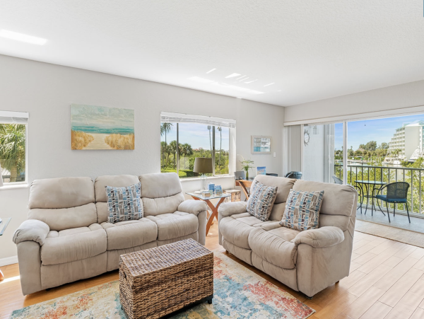 Largo Beauty Waterview Condo NEW ARRIVAL Call Today.