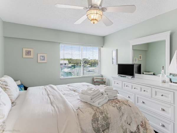 Largo Beauty Waterview Condo NEW ARRIVAL Call Today.