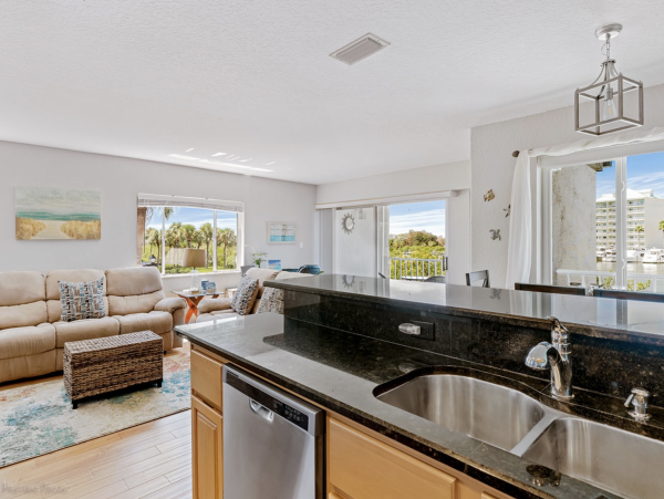 Largo Beauty Waterview Condo NEW ARRIVAL Call Today.