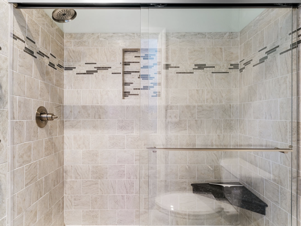 Largo Beauty Waterview Condo NEW ARRIVAL Call Today.