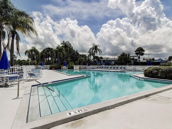 Largo Beauty Waterview Condo NEW ARRIVAL Call Today.