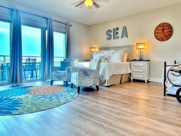 South of the Causeway on the Intercoastal deluxe unit