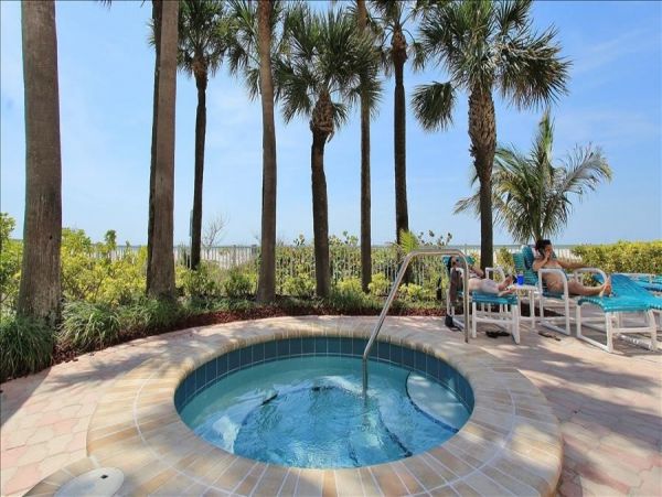 Luxury Beachfront Condo - Clearwater Vacation Rental Pool & Ocean Views