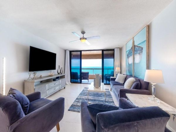Luxury Beachfront Condo - Clearwater Vacation Rental Pool & Ocean Views